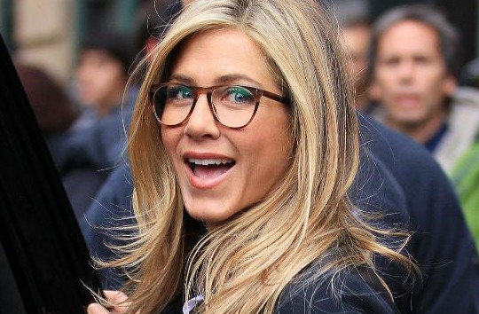 Jennifer_Aniston_oliver-peoples-sunglasses_the+spectacle-trolley+square-salt+lake+city-DebaDoTell