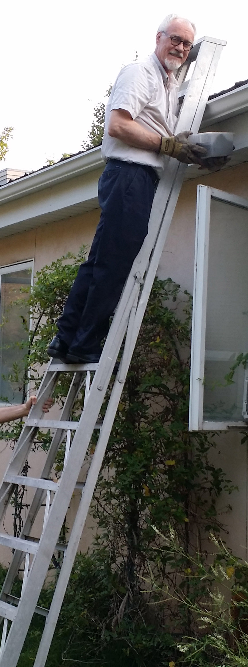 JOHN & GAV FIXING GUTTER - cropped