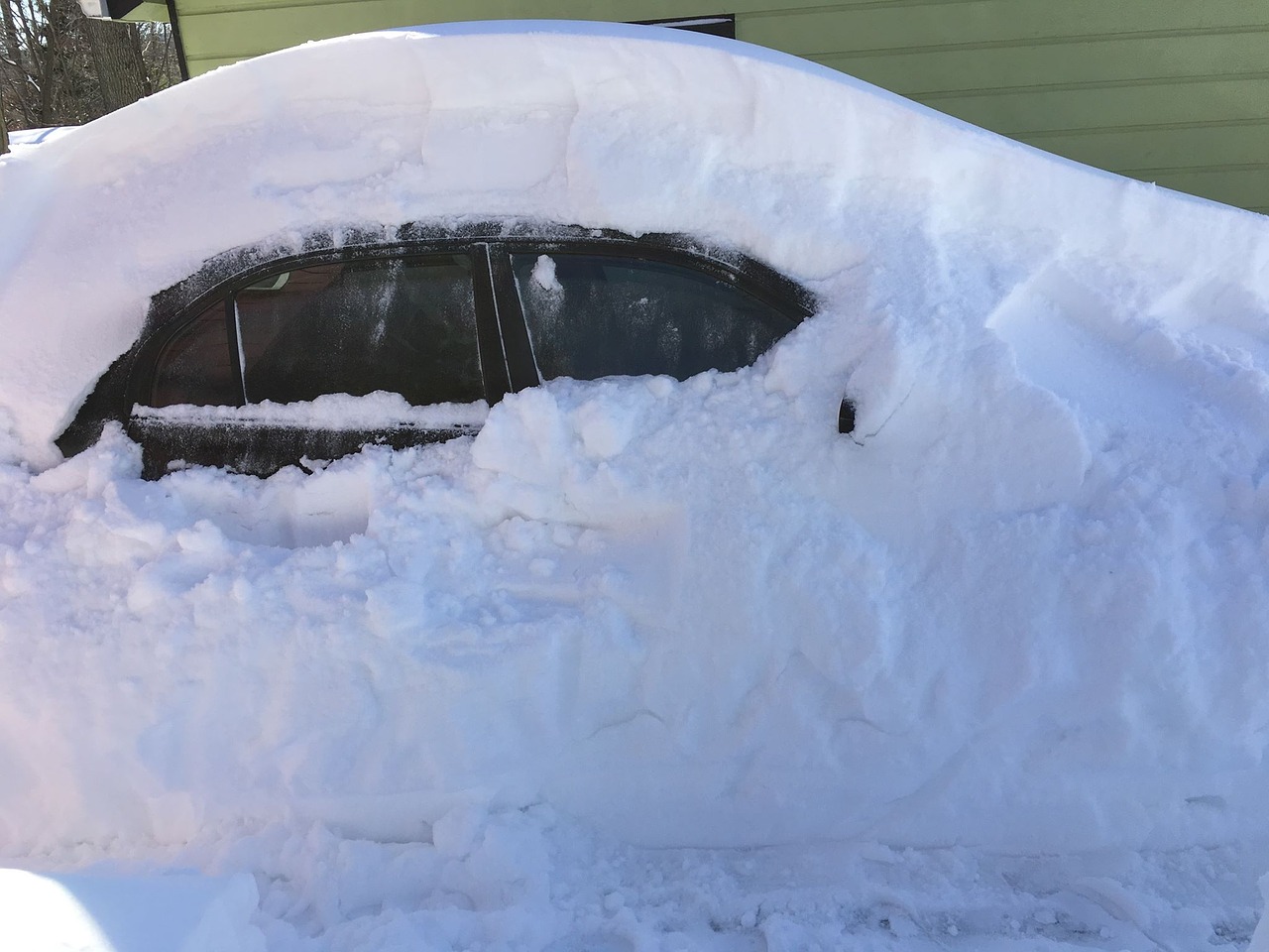 SNOW+COVERED+CAR-heavy-deep+snow-winter-DebaSoTell